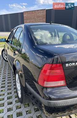 Седан Volkswagen Bora 2001 в  фото 14 Седан Volkswagen Bora 2001 в
