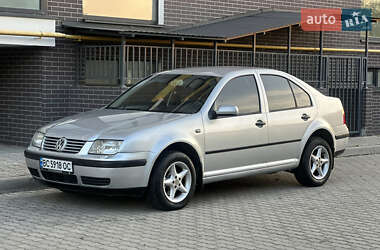 Седан Volkswagen Bora 2003 в Жовкві