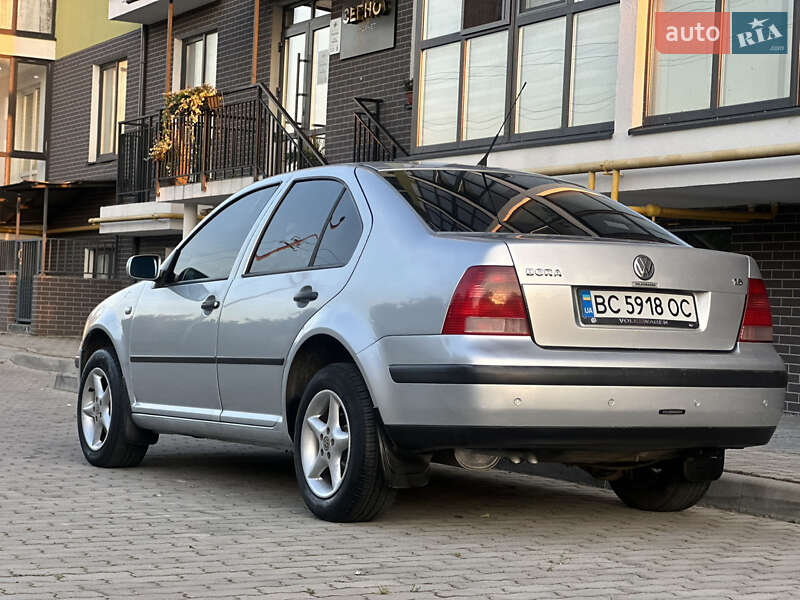 Седан Volkswagen Bora 2003 в Жовкві