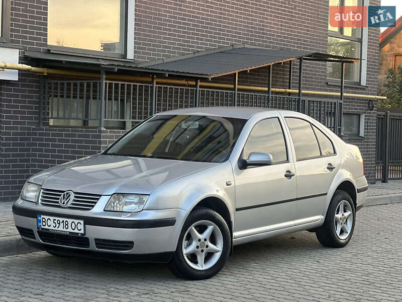 Седан Volkswagen Bora 2003 в Жовкві