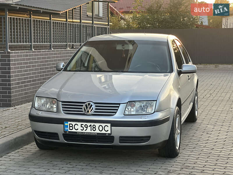 Седан Volkswagen Bora 2003 в Жовкві