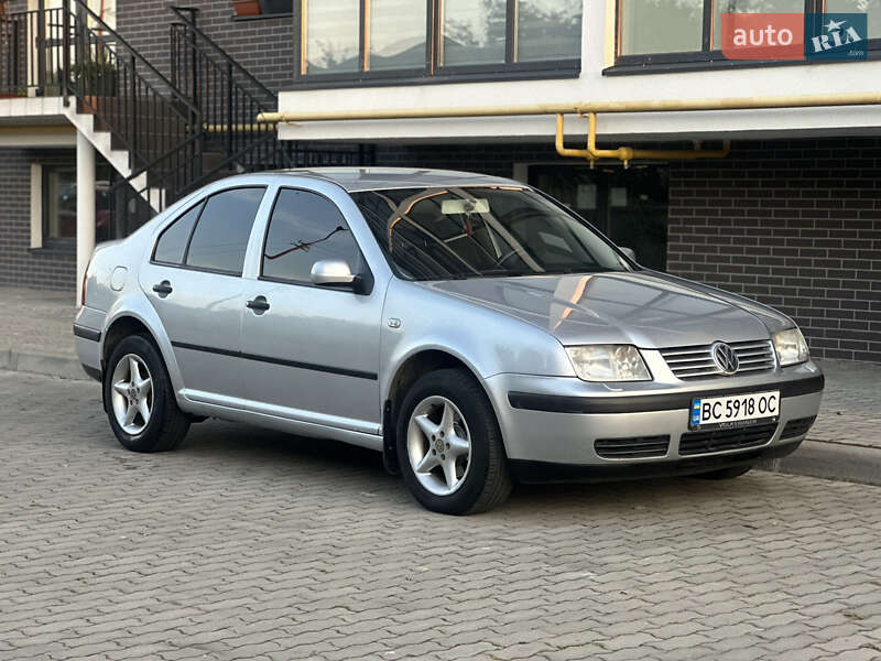 Седан Volkswagen Bora 2003 в Жовкві