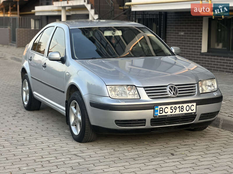 Седан Volkswagen Bora 2003 в Жовкві