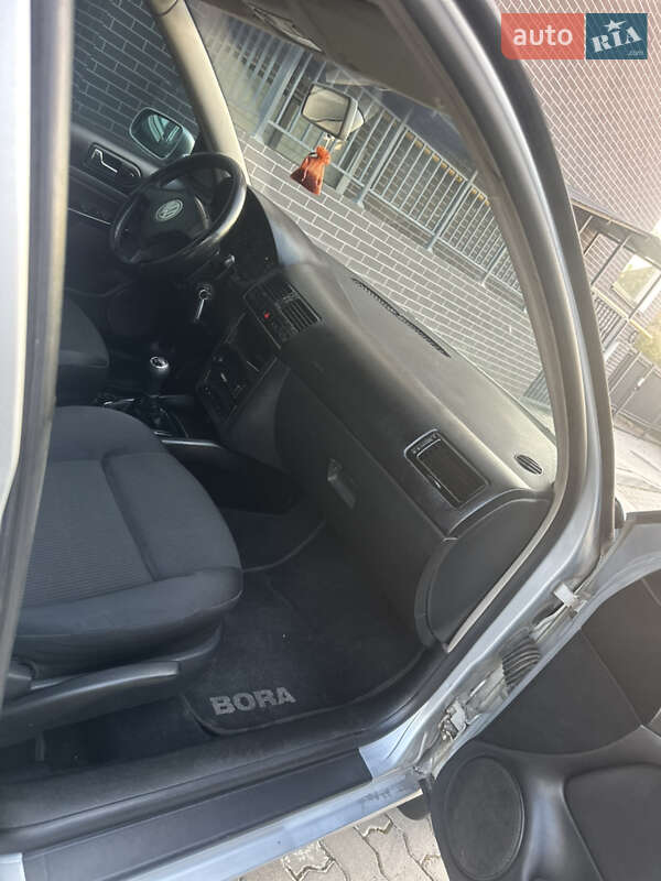 Седан Volkswagen Bora 2003 в Жовкві