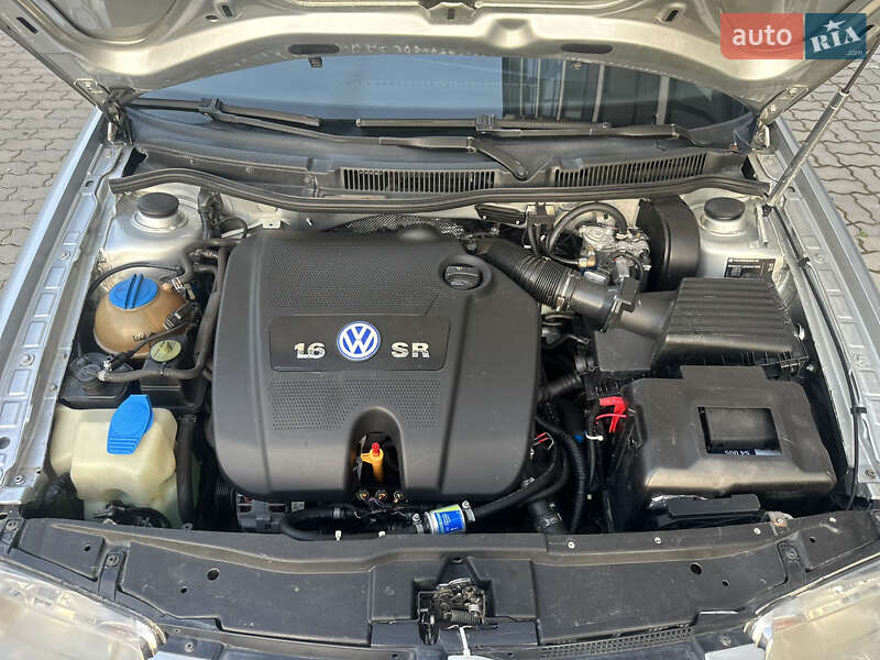 Седан Volkswagen Bora 2003 в Жовкві
