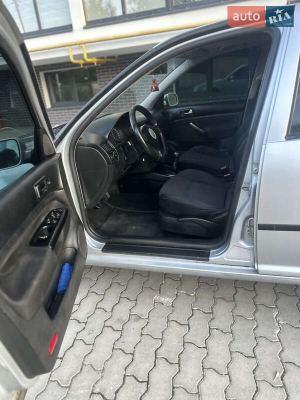 Седан Volkswagen Bora 2003 в Жовкві