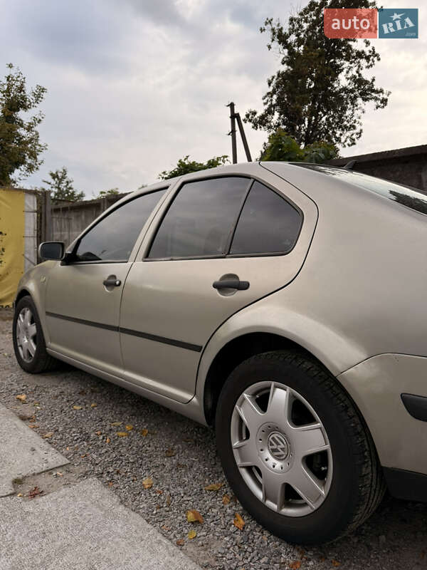 Седан Volkswagen Bora 2002 в Киеве