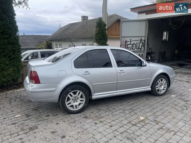 Седан Volkswagen Bora 1999 в Черновцах
