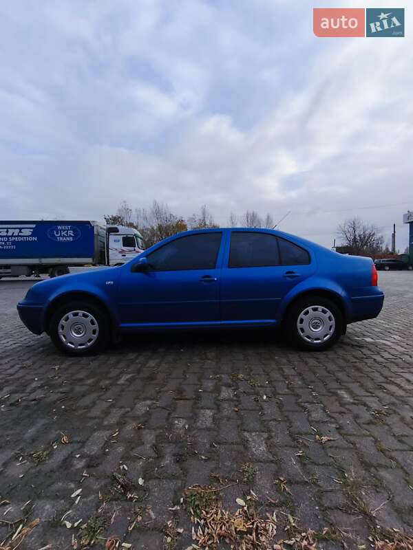 Седан Volkswagen Bora 2000 в Черновцах