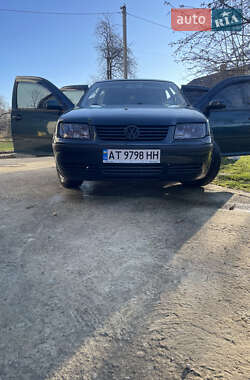 Седан Volkswagen Bora 2003 в Болехове