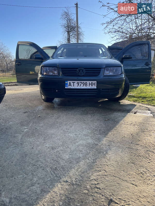 Седан Volkswagen Bora 2003 в Болехове