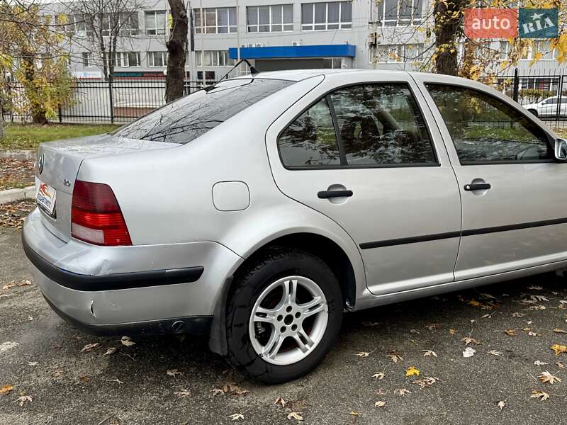 Седан Volkswagen Bora 2002 в Киеве