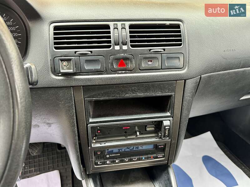 Седан Volkswagen Bora 2002 в Киеве