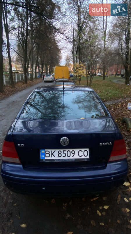 Седан Volkswagen Bora 2001 в Ровно