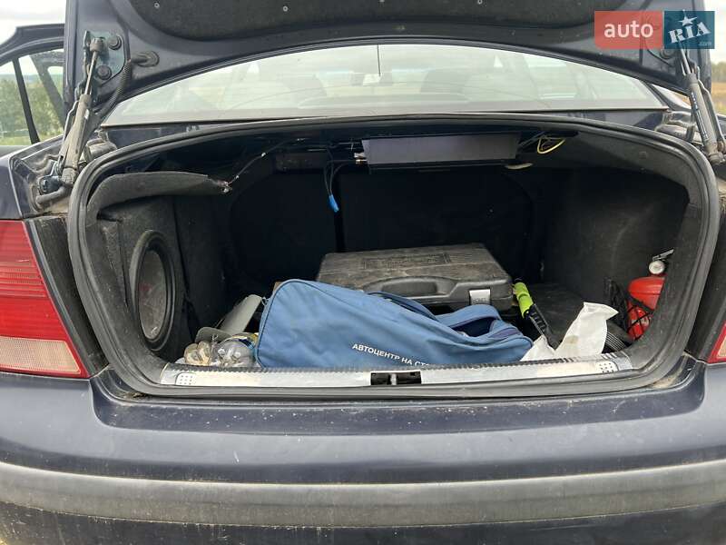 Седан Volkswagen Bora 2004 в Киеве