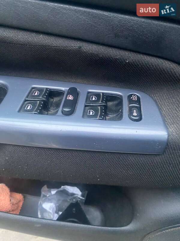 Седан Volkswagen Bora 2003 в Львові