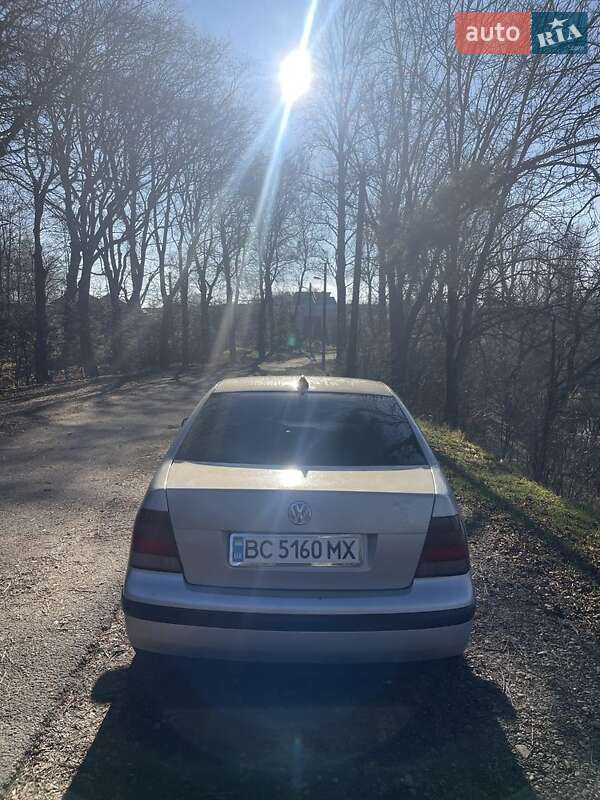 Седан Volkswagen Bora 1999 в Жидачове