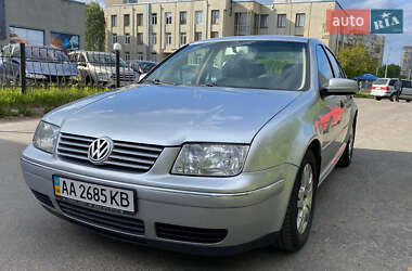 Седан Volkswagen Bora 2003 в Киеве