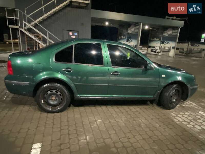 Седан Volkswagen Bora 2002 в Жовкве