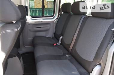 Вантажопасажирський фургон Volkswagen Caddy 2010 в 