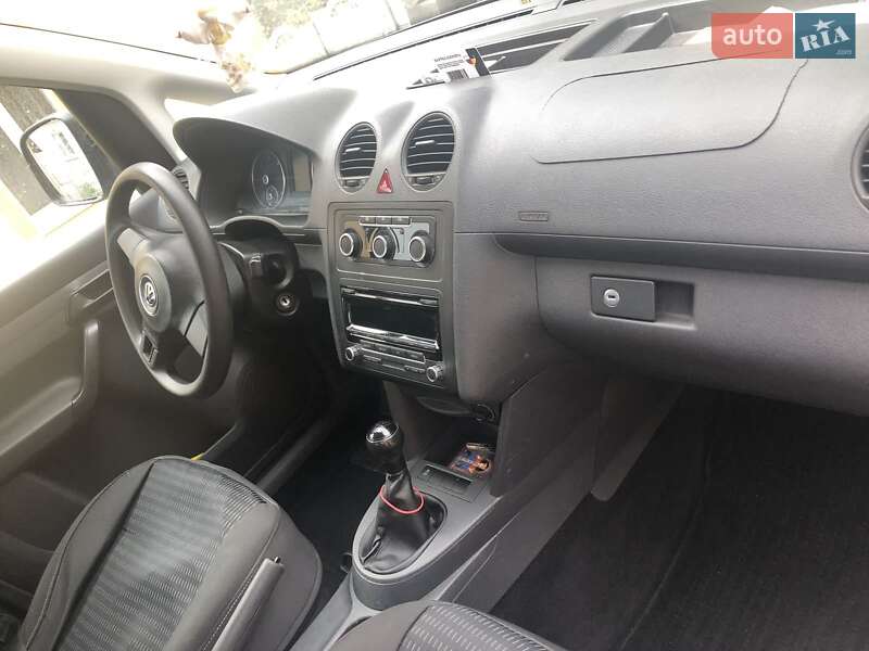 Седан Volkswagen Caddy 2012 в Остроге