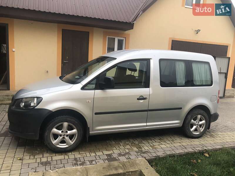 Седан Volkswagen Caddy 2012 в Остроге