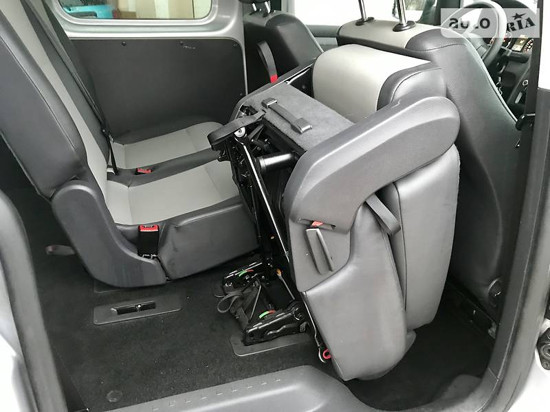 Вантажопасажирський фургон Volkswagen Caddy 2012 в Чернівцях