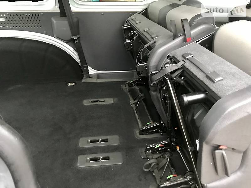 Вантажопасажирський фургон Volkswagen Caddy 2012 в Чернівцях