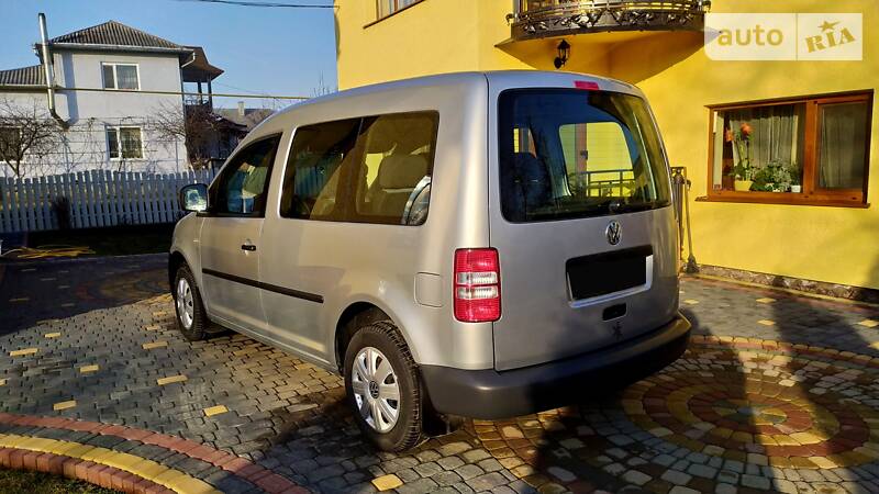 Грузопассажирский фургон Volkswagen Caddy 2011 в Черновцах