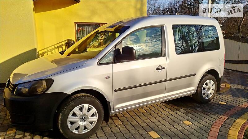 Грузопассажирский фургон Volkswagen Caddy 2011 в Черновцах