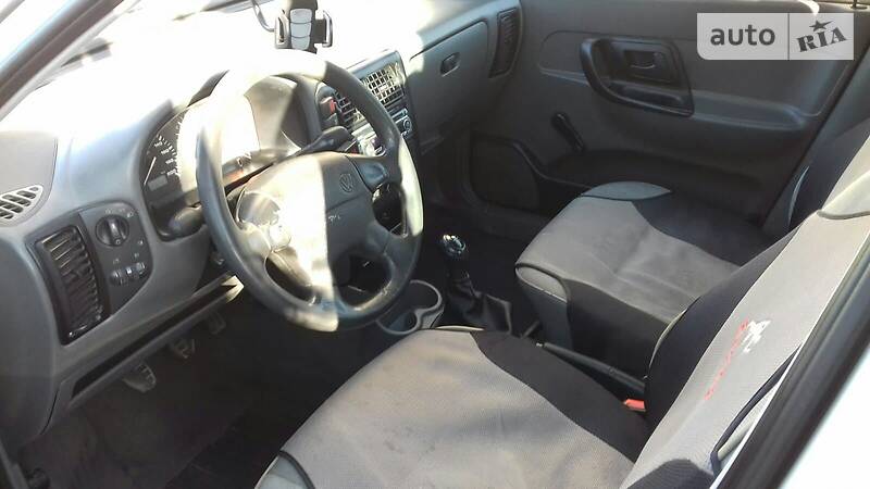 Пікап Volkswagen Caddy 2002 в Луцьку