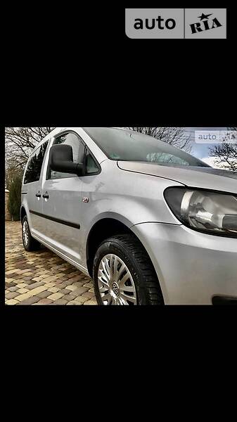 Вантажопасажирський фургон Volkswagen Caddy 2012 в Чернівцях