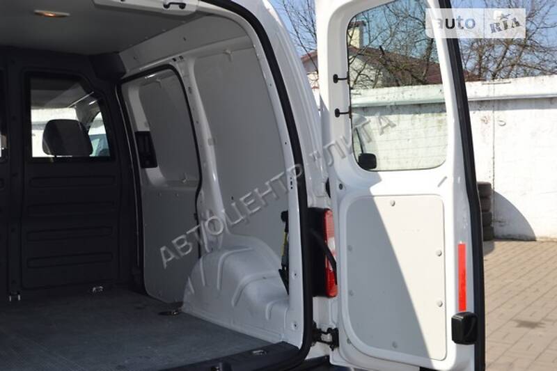 Вантажопасажирський фургон Volkswagen Caddy 2015 в Хмельницькому
