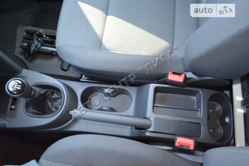 Вантажопасажирський фургон Volkswagen Caddy 2015 в Хмельницькому