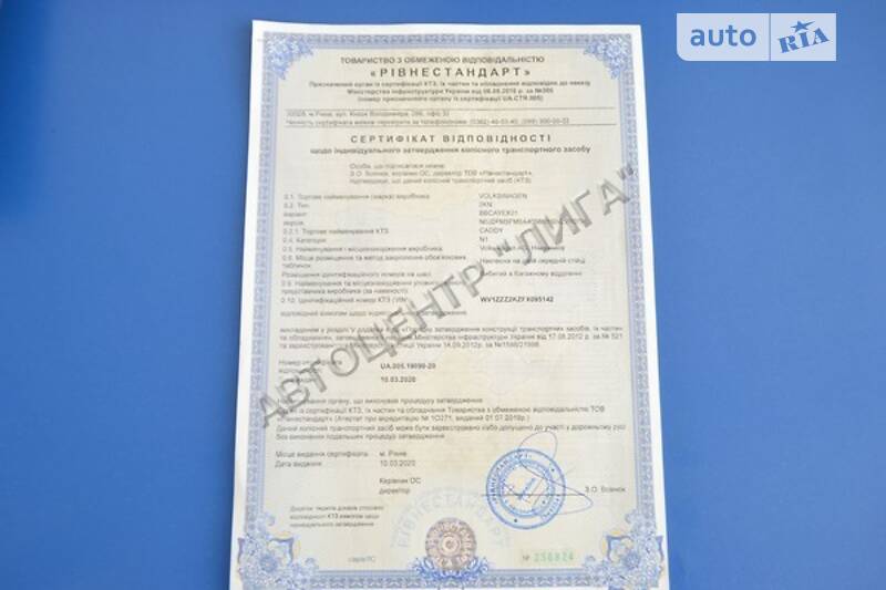 Вантажопасажирський фургон Volkswagen Caddy 2015 в Хмельницькому