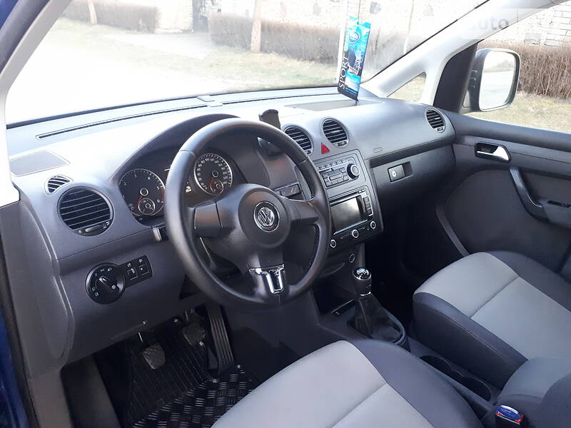 Вантажопасажирський фургон Volkswagen Caddy 2011 в Луцьку