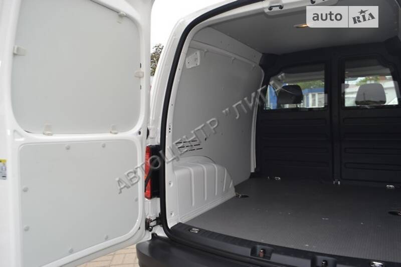 Вантажопасажирський фургон Volkswagen Caddy 2015 в Хмельницькому