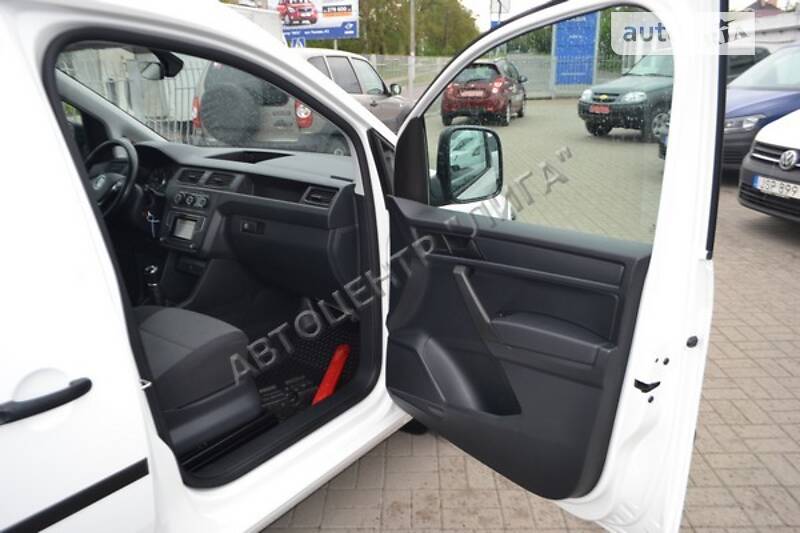 Вантажопасажирський фургон Volkswagen Caddy 2015 в Хмельницькому