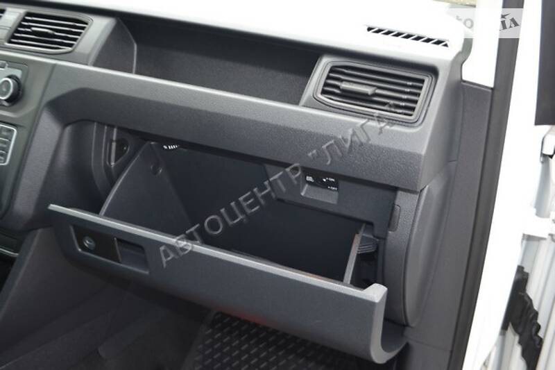 Вантажопасажирський фургон Volkswagen Caddy 2015 в Хмельницькому