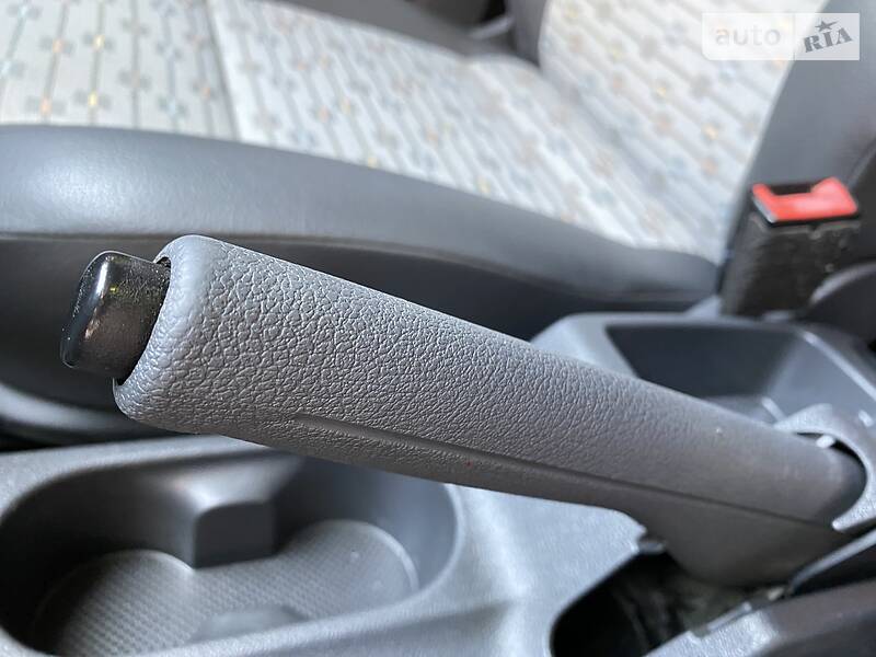 Вантажопасажирський фургон Volkswagen Caddy 2011 в Дніпрі