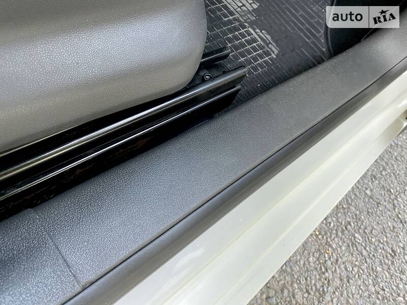 Вантажопасажирський фургон Volkswagen Caddy 2011 в Дніпрі