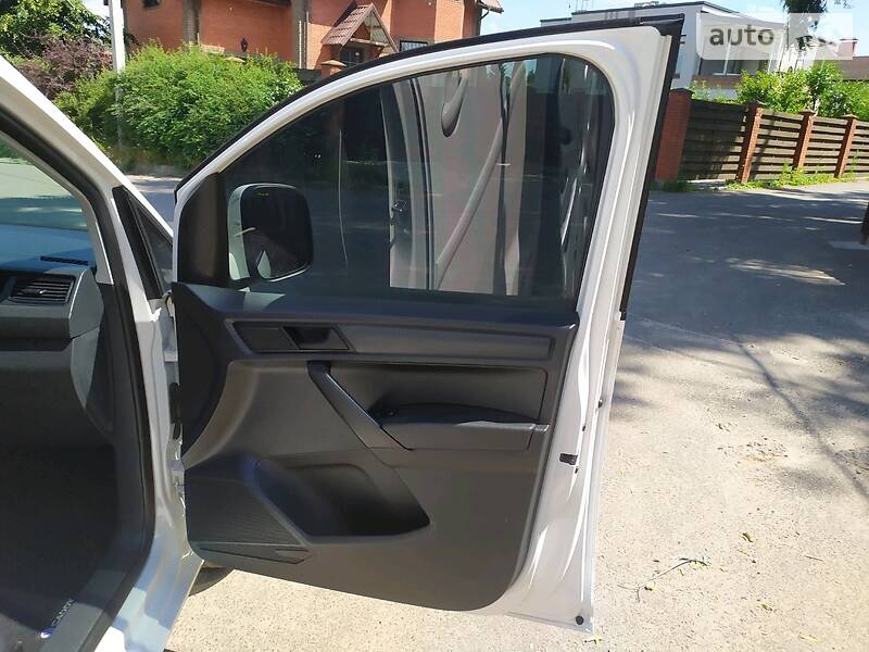 Мінівен Volkswagen Caddy 2016 в Києві