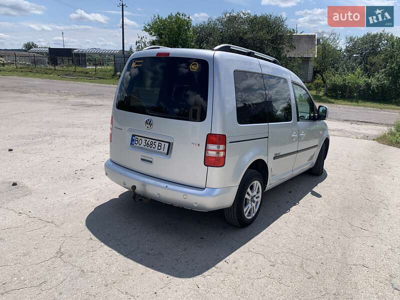 Минивэн Volkswagen Caddy 2011 в Шумске