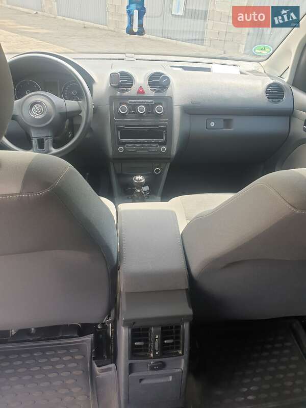 Универсал Volkswagen Caddy 2011 в Березному
