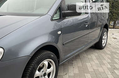 Минивэн Volkswagen Caddy 2010 в Киеве