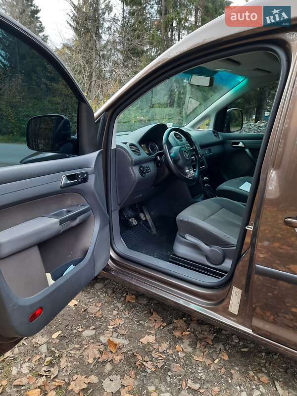 Мінівен Volkswagen Caddy 2011 в Вижниці