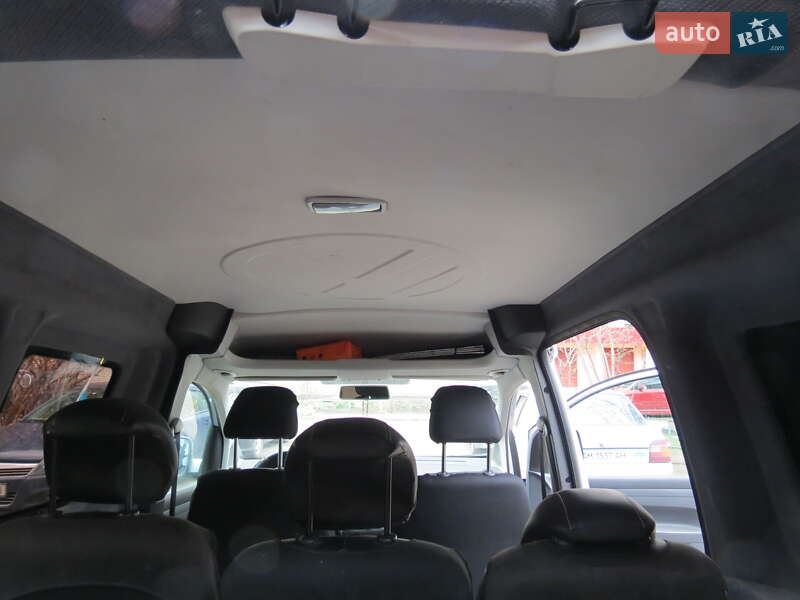 Минивэн Volkswagen Caddy 2011 в Житомире