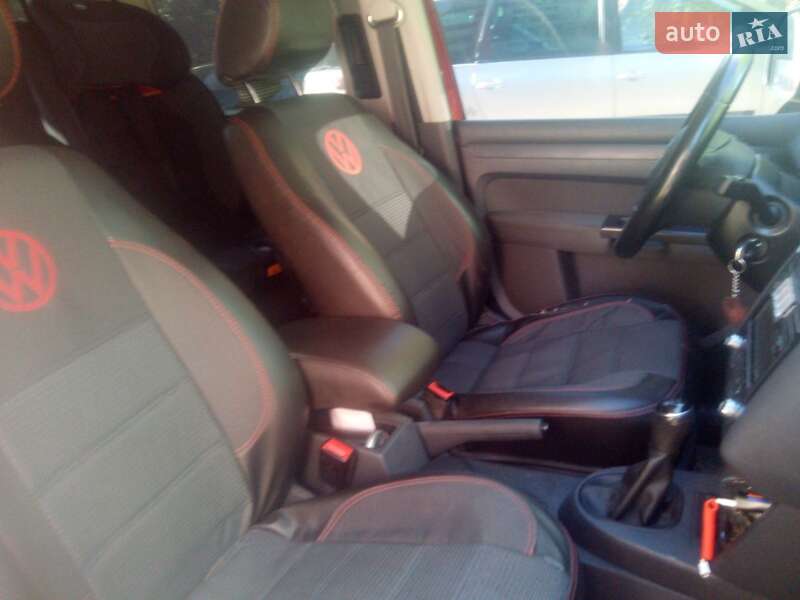 Минивэн Volkswagen Caddy 2014 в Коростене