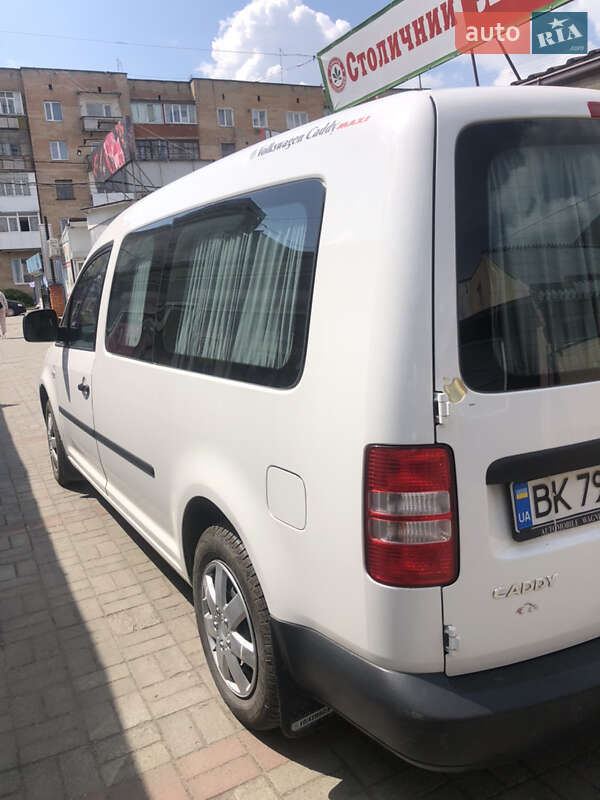Минивэн Volkswagen Caddy 2013 в Остроге
