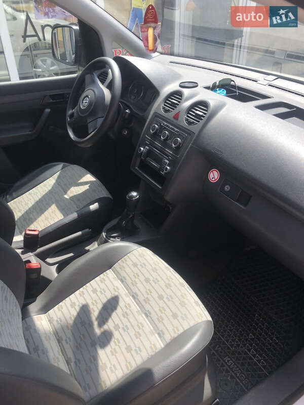 Минивэн Volkswagen Caddy 2013 в Остроге